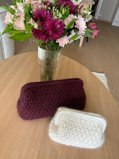 Daisy Clutch