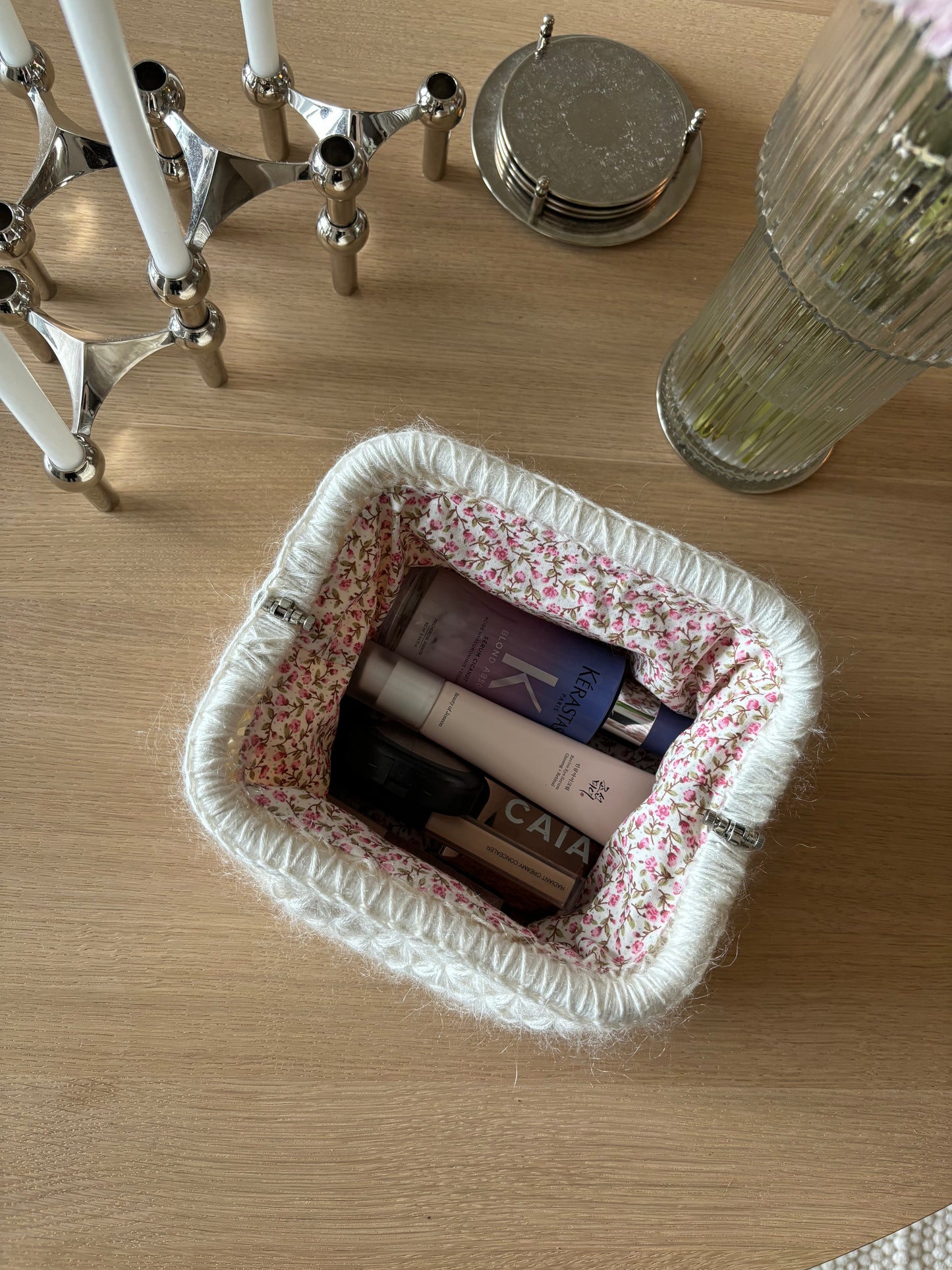 Daisy Clutch